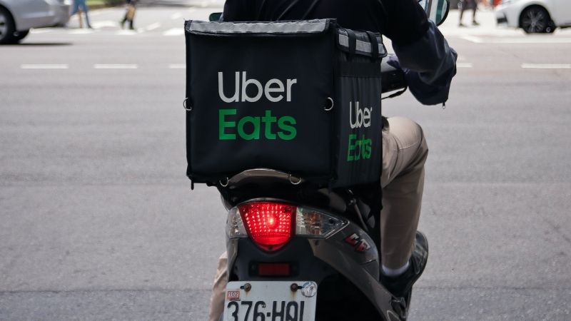 ¿Qué busca la verificación de antecedentes de Uber Eats?