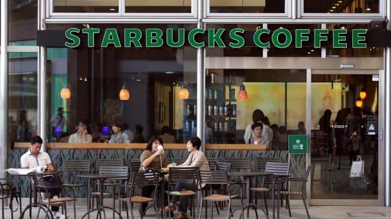 3. Las tiendas Starbucks están ubicadas estratégicamente