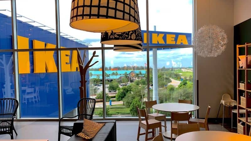 ¿Las cortinas IKEA vienen con ganchos?