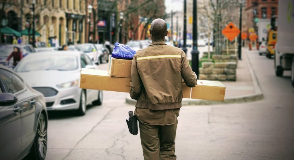 Diferencia entre UPS y USPS (su guía completa)