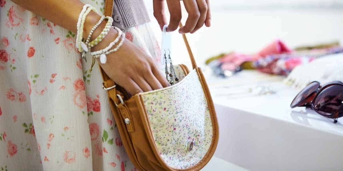 Política de hurto en tiendas (sin persecución, detención, seguridad y más) Política de hurto en tiendas (sin persecución, detención, seguridad y más)