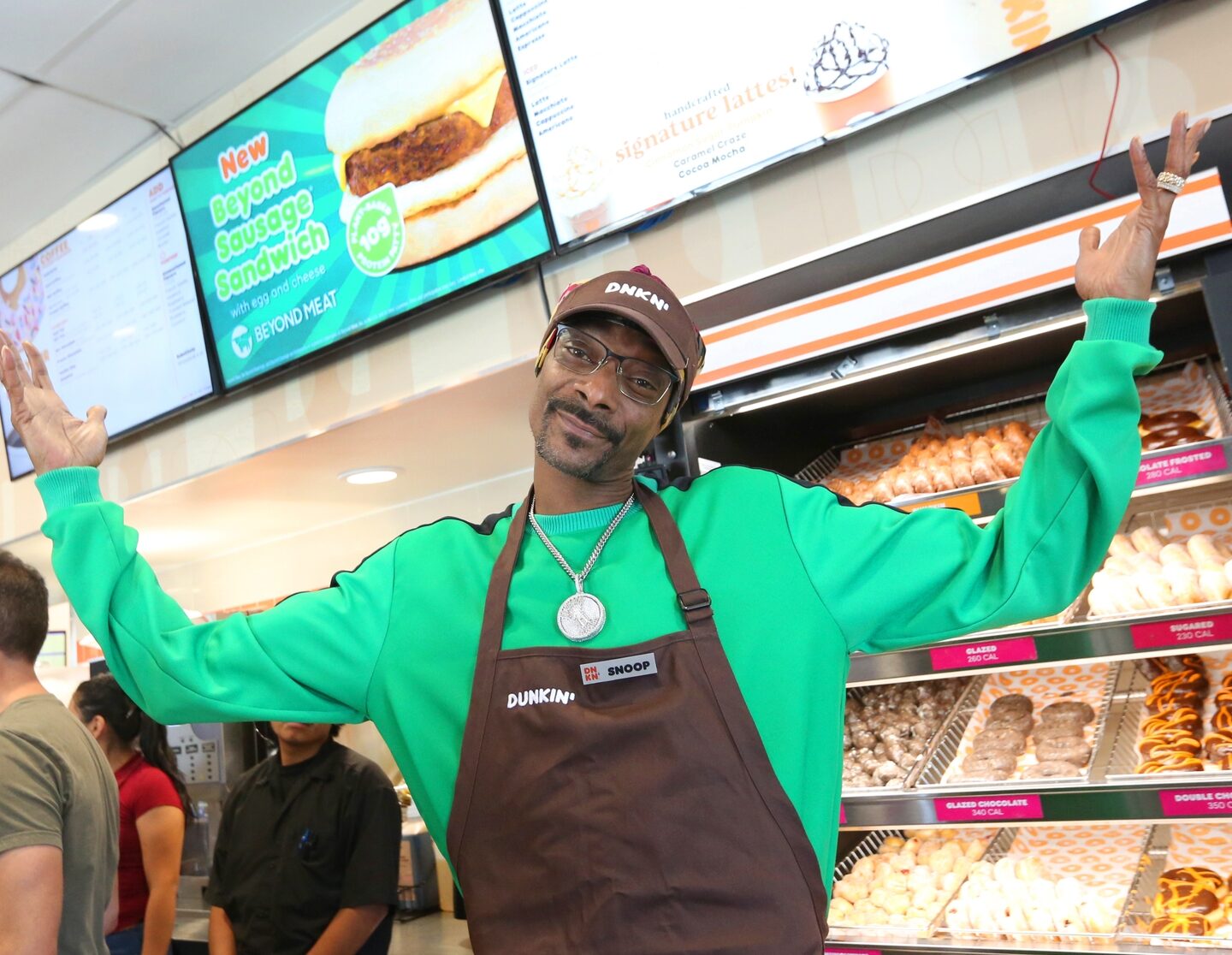 ¿Cuál es el código de vestimenta en Dunkin' Donuts?