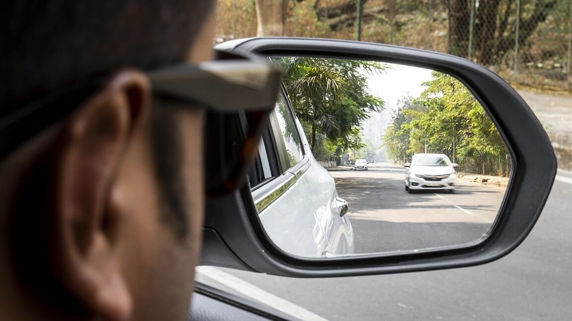 ¿Cómo ajustar los espejos en el U-Haul? (Tu guía completa) La guía definitiva para camiones de U-Haul |