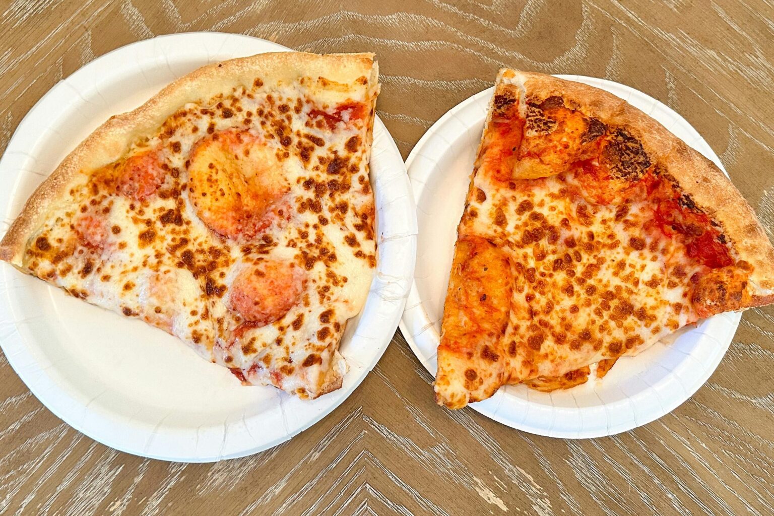 ¿Cuántas rebanadas hay en una pizza Costco? (+ Otras preguntas
