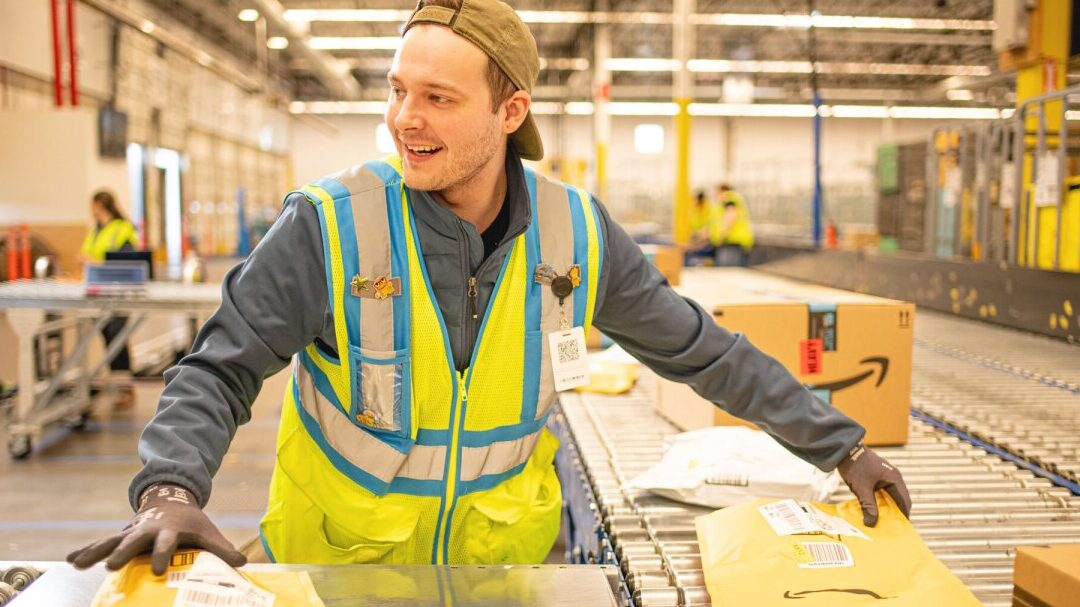 Amazon está contratando 250.000 empleados de temporada para las vacaciones en ...