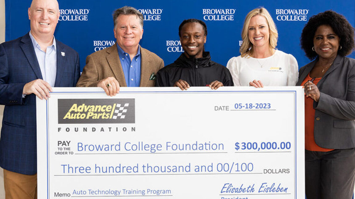 La Fundación Advance Auto Parts dona $300,000 a la Universidad de Broward...