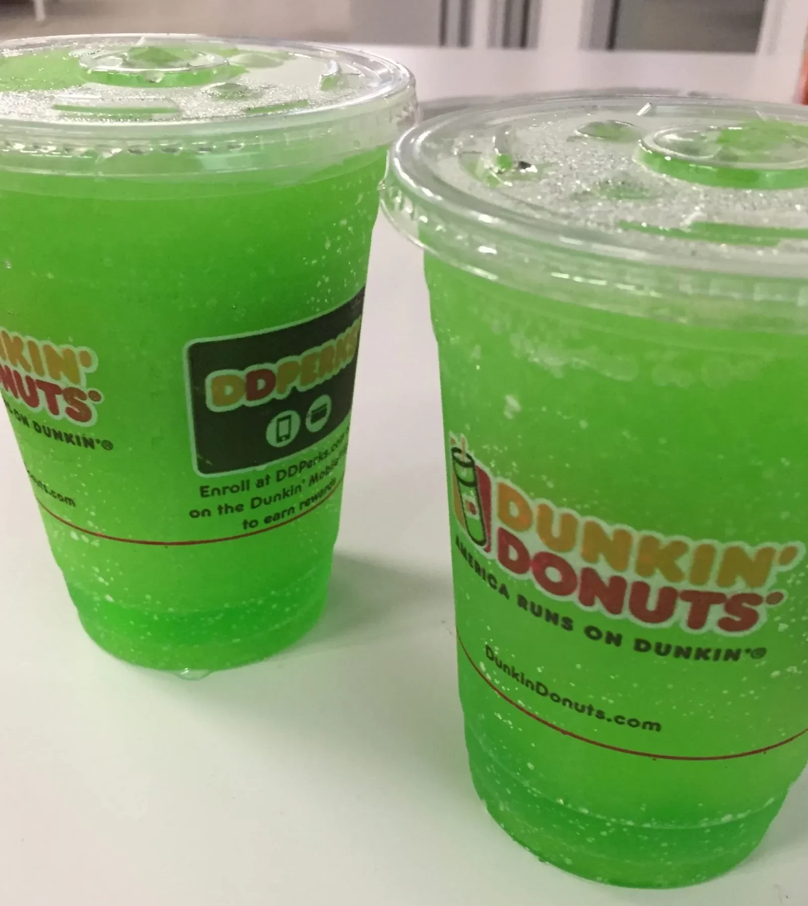 Probamos la nueva Sour Apple Coolatta de Dunkin Donuts y al instante nos enamoramos...