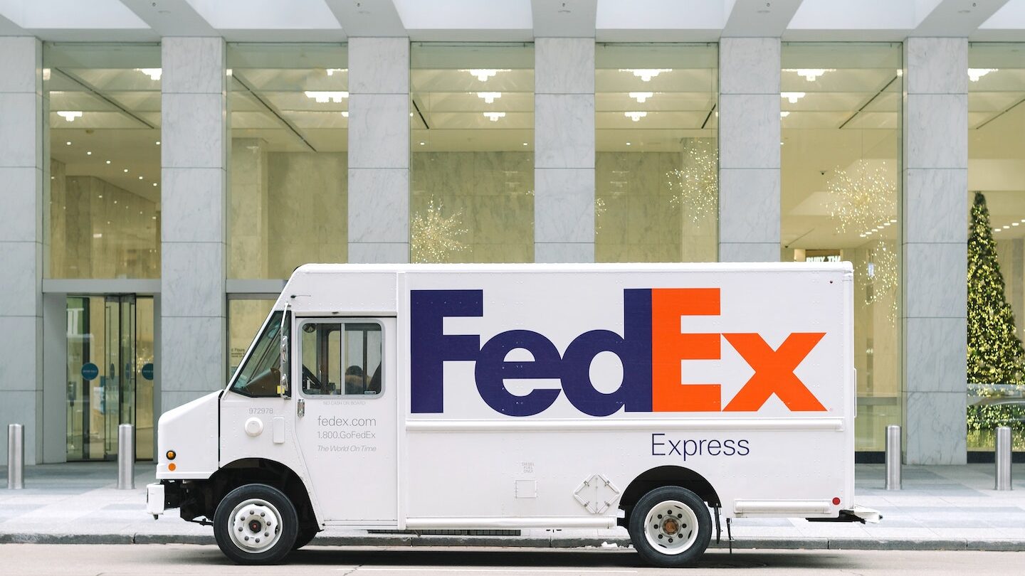 Envío nacional 101: transportistas, tarifas y velocidad [2024]