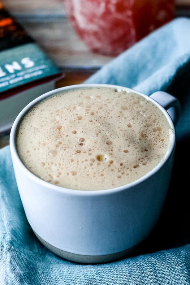 ¿La leche de almendras de Starbucks está endulzada? (Todo lo que necesitas saber) Latte con leche y miel de almendras (receta imitadora de Starbucks)