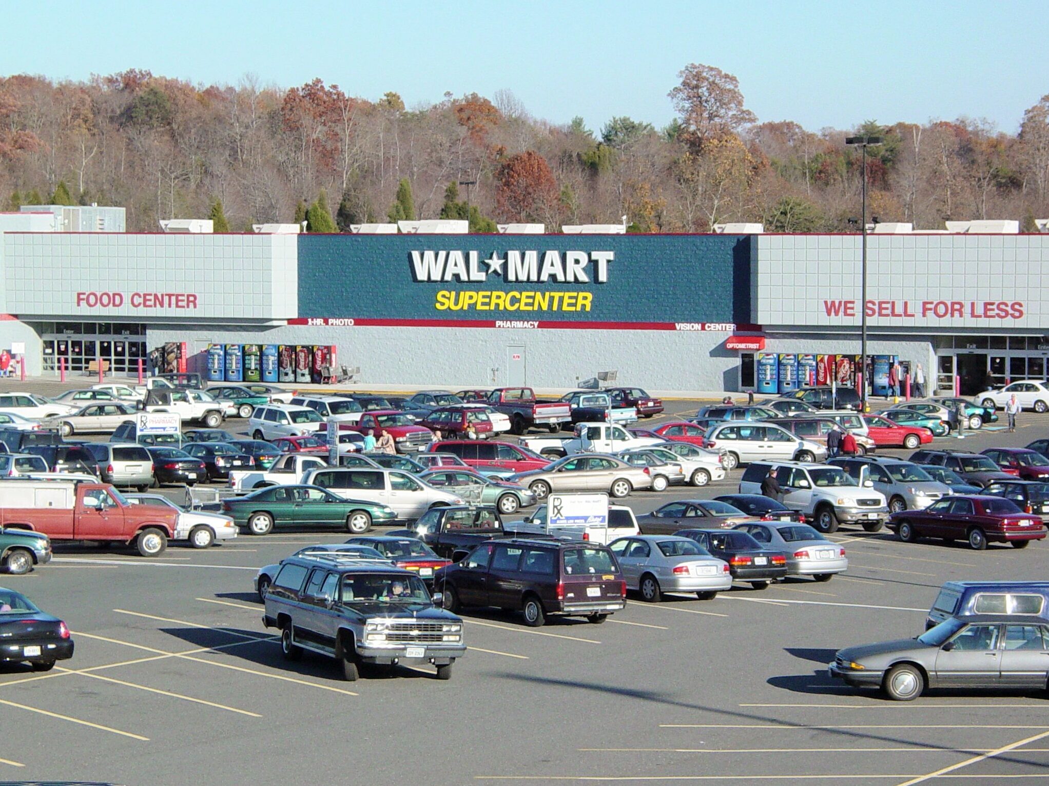 Walmart está dando teléfonos a sus 740.000 trabajadores de tiendas para ayudarlos en ...