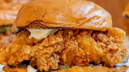 Receta de sándwich de pollo Popeyes