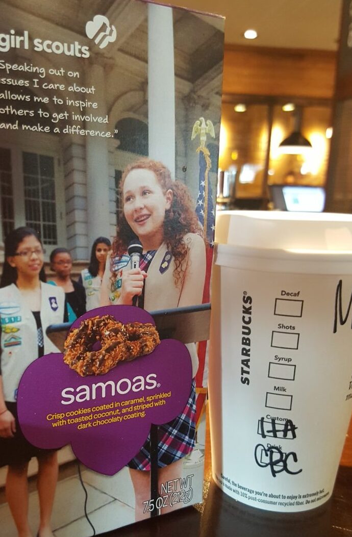 Cómo disfrutar las galletas Girl Scout con café Starbucks...