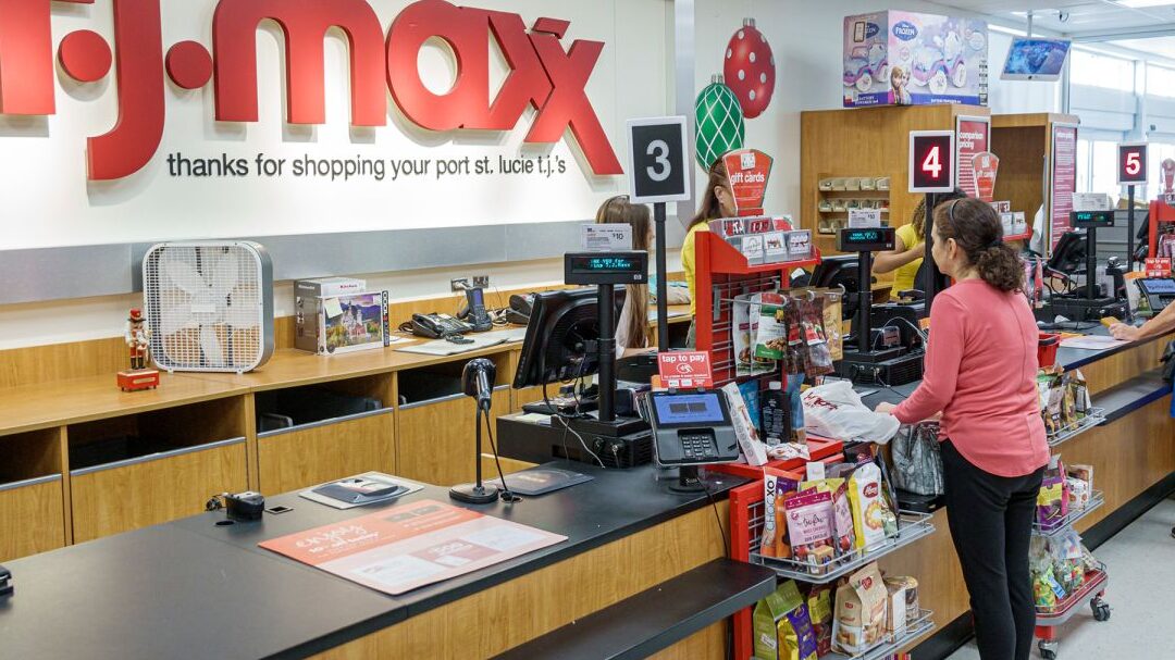 ¿TJ Maxx paga semanalmente? (+ Otras preguntas frecuentes) TJ Maxx espera que los clientes 'compren por venganza' para compensar una pérdida...